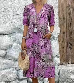 A short short-sleeved V-neck dress with lace and a pocket for casual vacation for women