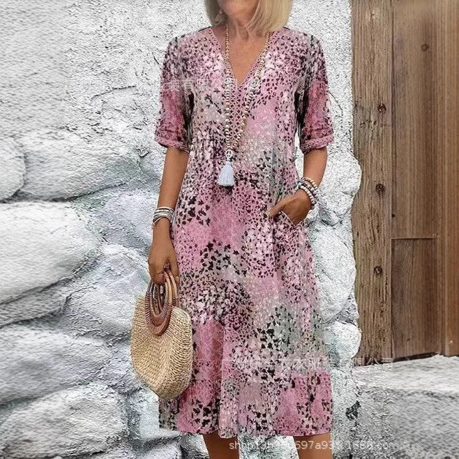 A short short-sleeved V-neck dress with lace and a pocket for casual vacation for women